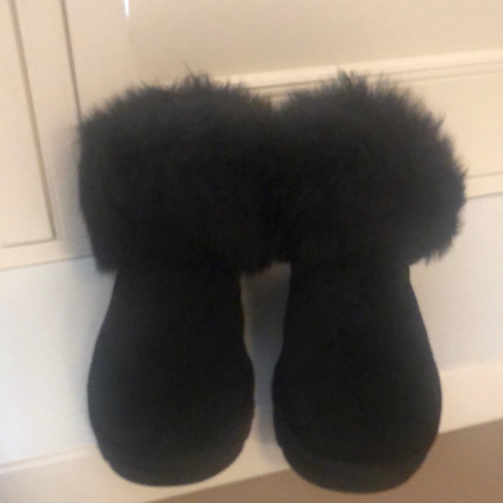 Brand new never worn Ugg size 6